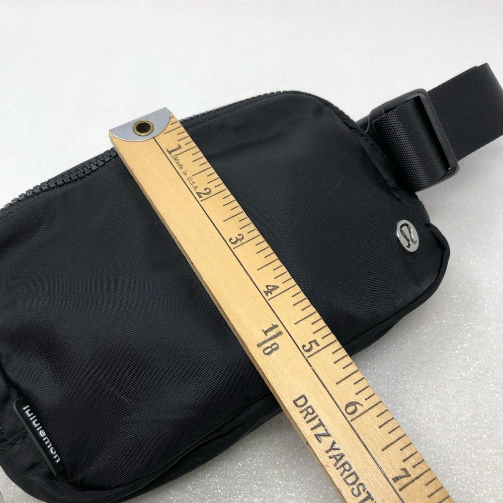 Lululemon Everywhere Belt Bag In Black - Picture 9 of 15